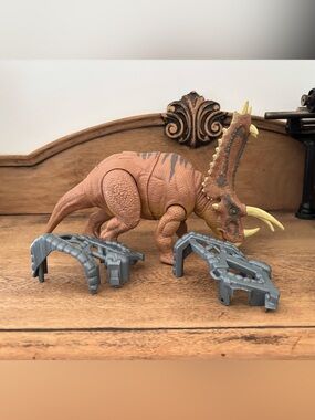 Mattel Jurassic World Mega Destroyers Pentaceratops